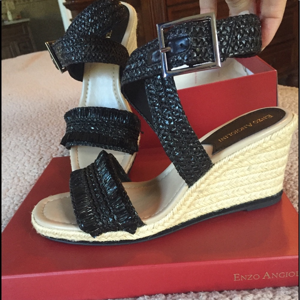 🌲Enzo Angiolini Black Wedge size 9🌲